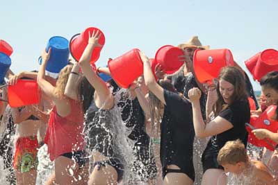 Ένα «Unic» Ice Bucket Challenge από τους φοιτητές του Πανεπιστημίου Λευκωσίας με θαλασσινό νερό