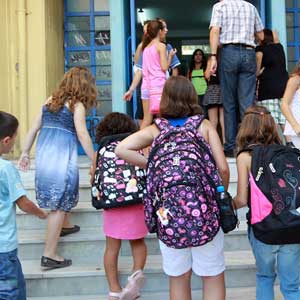 Πέραν των χιλίων μαθητών στην Ελλάδα μετανάστευσαν λόγω της κρίσης
