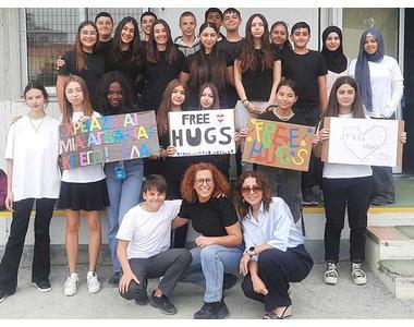 Ευρυβιάδειο Γυμνάσιο: Διαλείμματα δωρεάν αγκαλιών: Ένα φιλμάκι για την ψυχική υγεία και ανθεκτικότητα