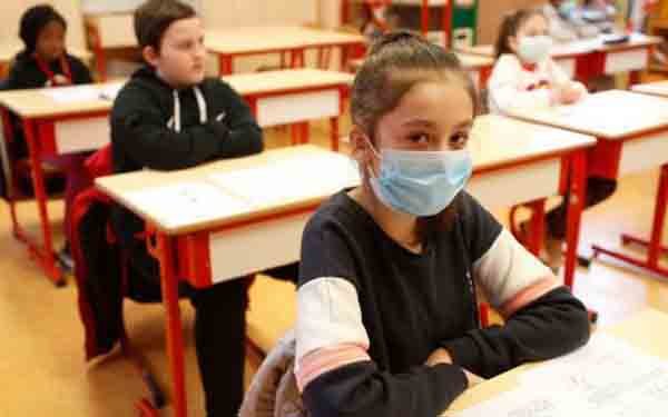 Eπιστροφή στο σχολείο για μαθητές στην Ευρώπη εν μέσω ανησυχίας για εξέλιξη της πανδημίας