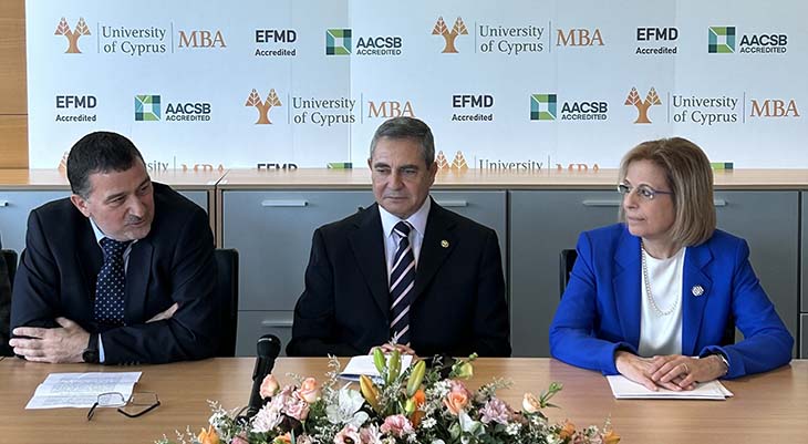 Ο Σερ Στέλιος προσέφερε 3 υποτροφίες 30.000 ευρώ σε φοιτητές/τριες του MBA Πανεπιστημίου Κύπρου