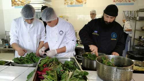 Ο μοναχός του Αγίου Όρους Νικήτας μαγείρεψε Αγιορείτικα με τους μαθητές της Τεχνικής Πάφου