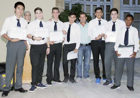 Ο Σύνδεσμος Αποφοίτων Παγκυπρίου Γυμνασίου Φανερωμένης βράβευσε δυο απόφοιτους μαθητές του