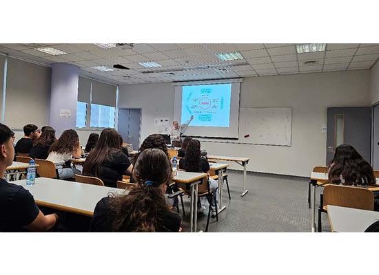 Εκπαιδευτική επίσκεψη των μαθητών του Λυκείου Ιδαλίου στο Τμήμα Χημείας του Πανεπ. Κύπρου