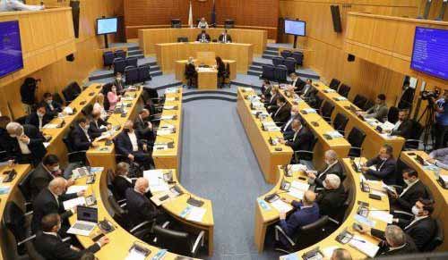 Η Βουλή ενέκρινε το συνταξιοδοτικό για τους υπαλλήλους που προσλήφθηκαν μετά το 2011