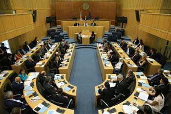 Καθοριστική συνεδρία της Ολομέλειας της Βουλής για 30μηνους και Νέο Σχέδιο Διορισμών