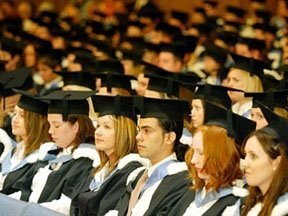 Δεν αλλάζει το σύστημα δανειοδότησης για καταβολή των διδάκτρων στα βρετανικά πανεπιστήμια